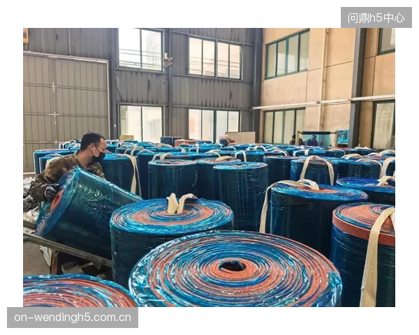 超大尺寸的预制无缝混凝土地坪模块将成为可能，在工厂完成精密配比和养护后，运至体育馆现场直接吊装拼接